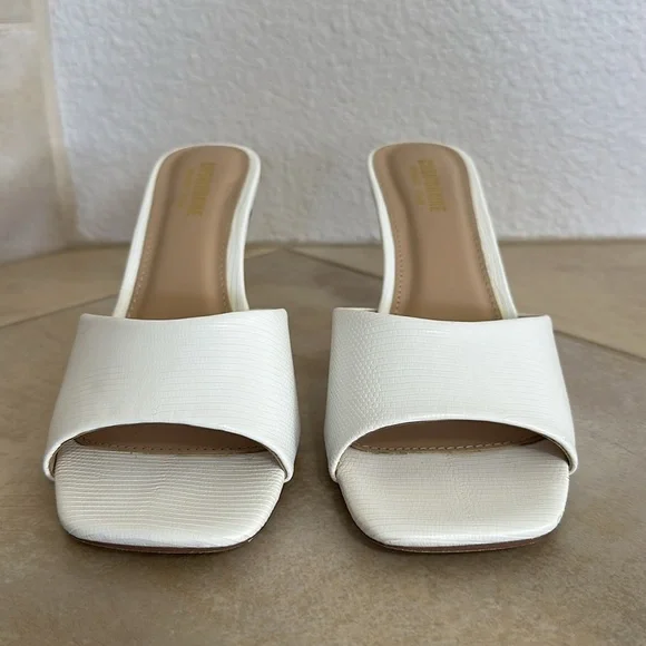 Cushionaire Evie One Band Dress Heel White 6.5M - Picture 2 of 8
